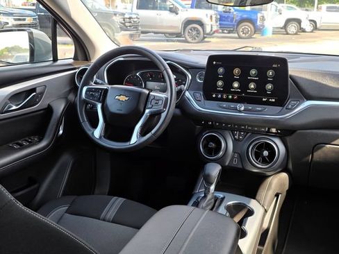 Used 2025 Chevrolet Blazer LT AWD/4WD image 38