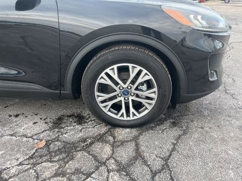 Used 2022 Ford Escape SEL image 2