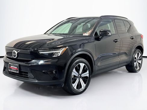 Used 2023 Volvo XC40 Recharge Plus image 1