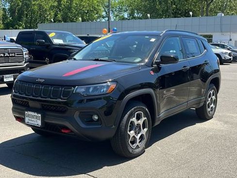 Used 2022 Jeep Compass Trailhawk w/ Trailhawk Convenience Group AWD/4WD image 3