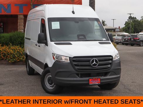 Used 2025 Mercedes-Benz Sprinter 2500 image 2