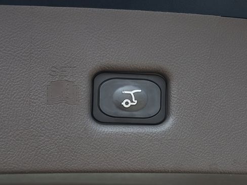 Used 2023 Lincoln Nautilus FWD w/ Premium Package image 35