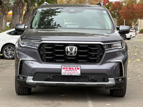 New 2025 Honda Pilot Touring image 9