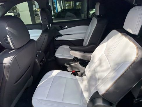 Certified 2025 Chevrolet Traverse High Country image 7