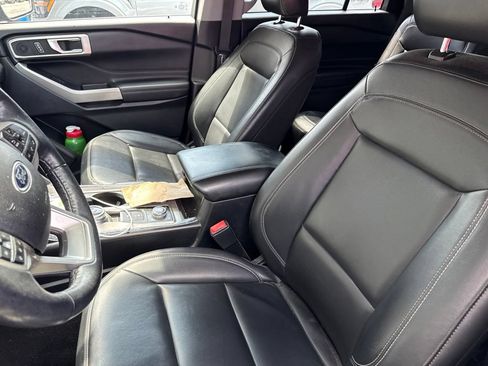 Used 2021 Ford Explorer XLT w/ Equipment Group 202A AWD/4WD image 9