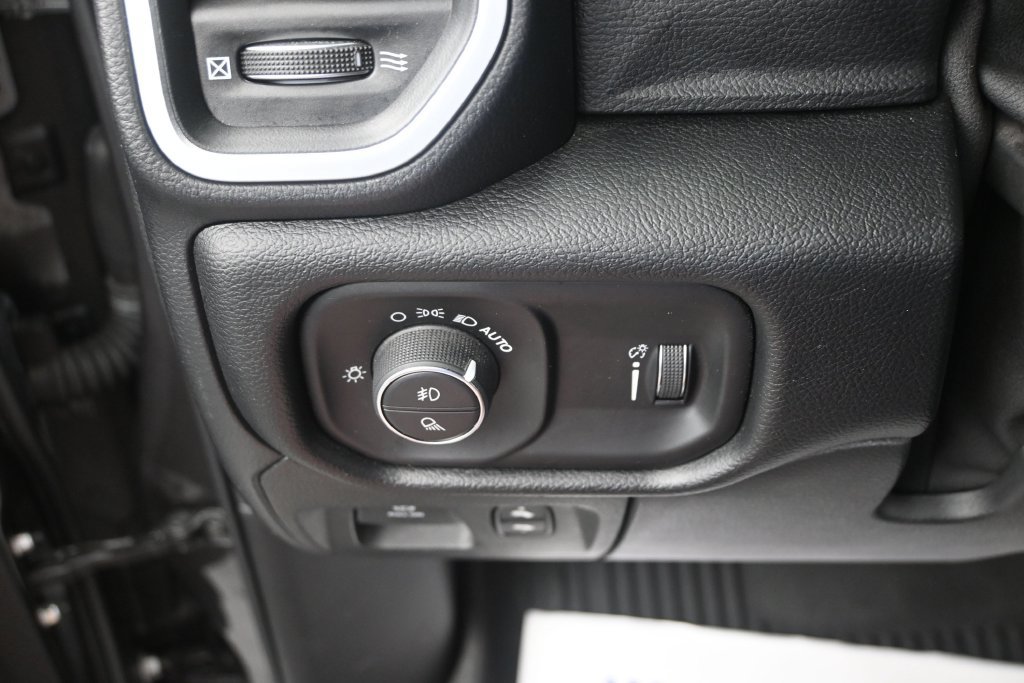 Used 2020 RAM 1500 Big Horn AWD/4WD image 33