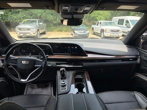 Used 2023 Cadillac Escalade Premium Luxury AWD/4WD image 22