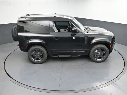 Certified 2025 Land Rover Defender 90 X-Dynamic SE image 35