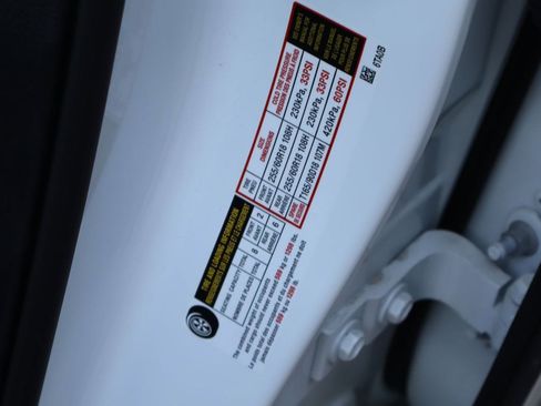 Used 2024 Nissan Pathfinder SL FWD image 32