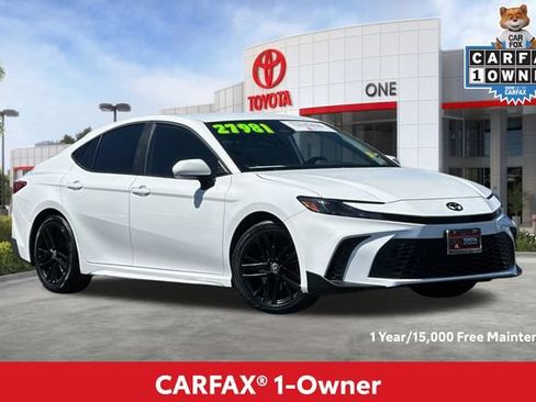 Used 2025 Toyota Camry SE FWD image 2