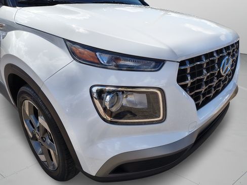 Used 2024 Hyundai Venue SEL FWD image 33
