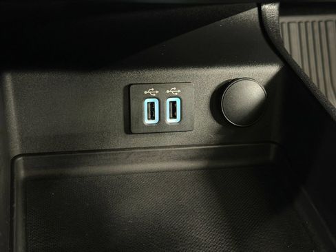 Used 2019 Ford Fusion Energi Titanium FWD image 31