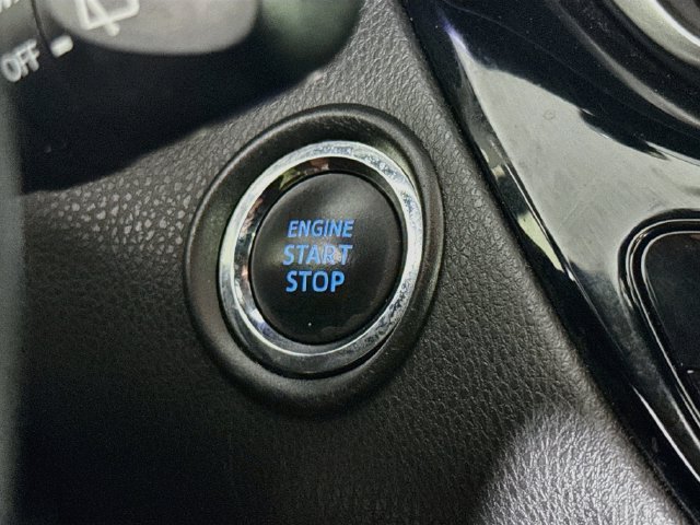 Used 2020 Toyota C-HR XLE FWD image 18