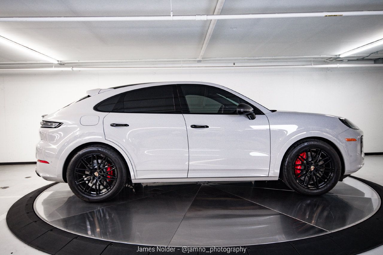 Certified 2024 Porsche Cayenne S AWD/4WD image 8