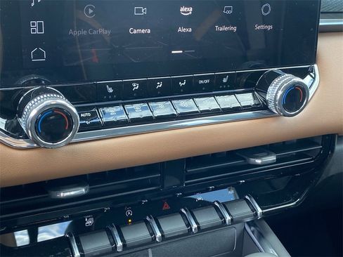 New 2025 GMC Canyon AT4 image 15