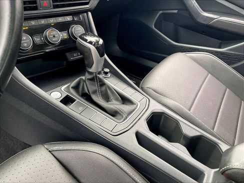 Used 2023 Volkswagen Jetta SE FWD image 19