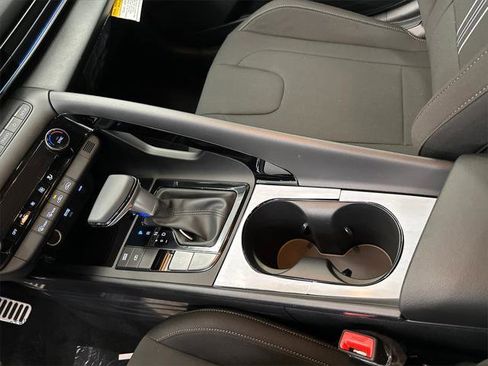 New 2025 Hyundai Elantra SEL image 28