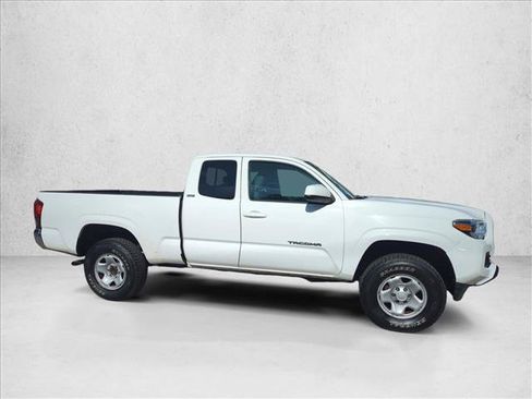 Used 2022 Toyota Tacoma SR5 AWD/4WD image 4
