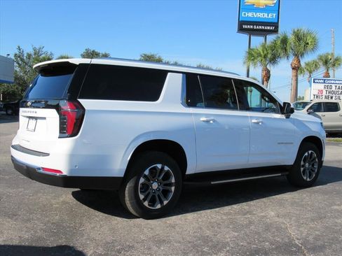 New 2026 Chevrolet Suburban LS image 4