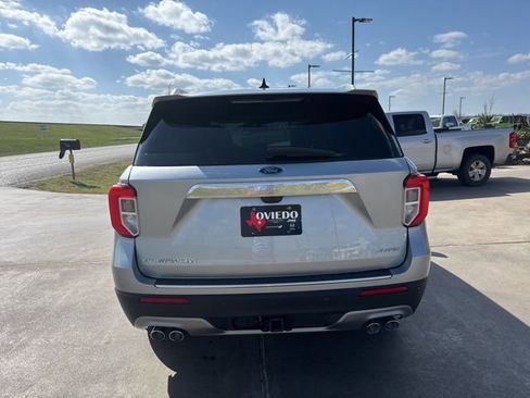 Used 2023 Ford Explorer Platinum w/ Technology Package AWD/4WD image 4