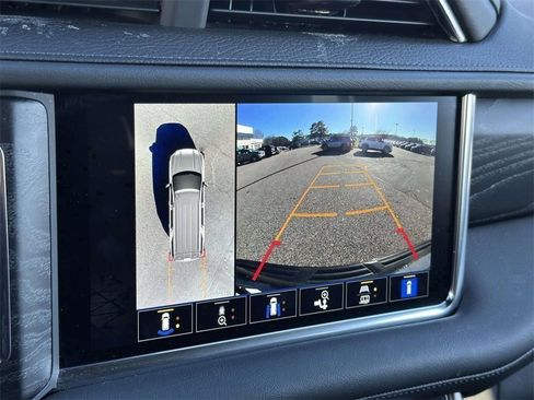 Used 2023 GMC Yukon Denali image 4