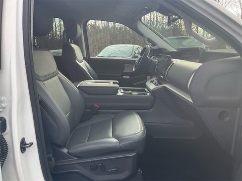 New 2026 Ford Expedition Active image 12