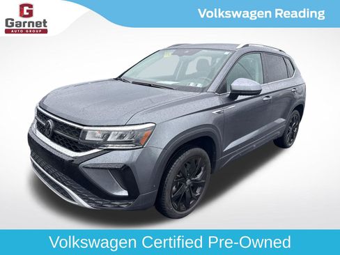 Certified 2023 Volkswagen Taos SE w/ Black Wheel Package FWD image 1