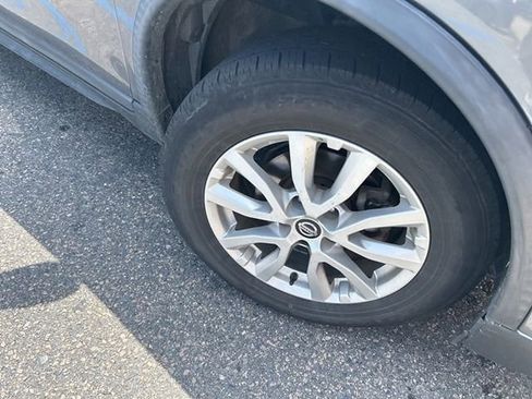 Used 2020 Nissan Rogue SV AWD/4WD image 2