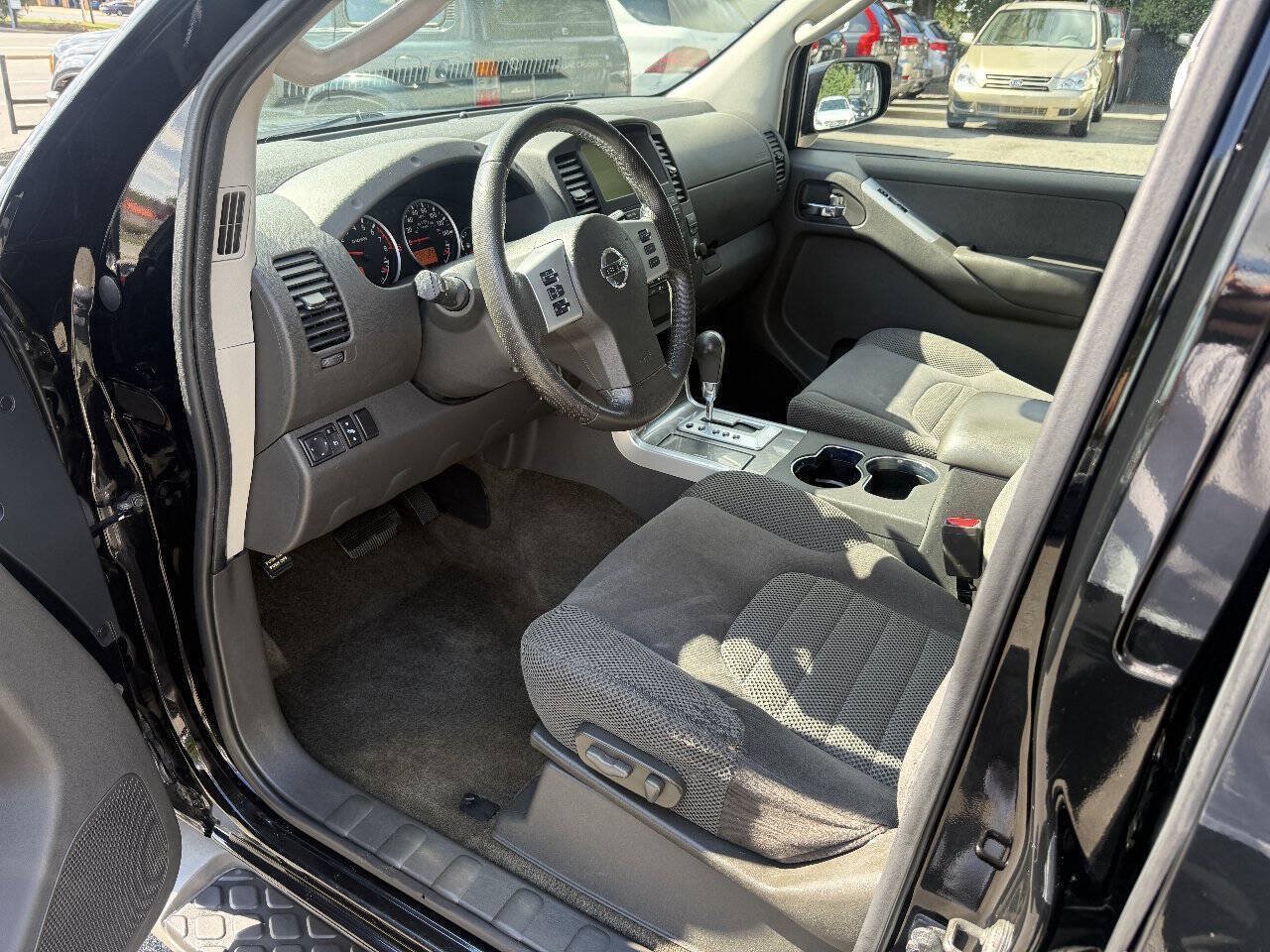 Used 2012 Nissan Pathfinder SV AWD/4WD image 8