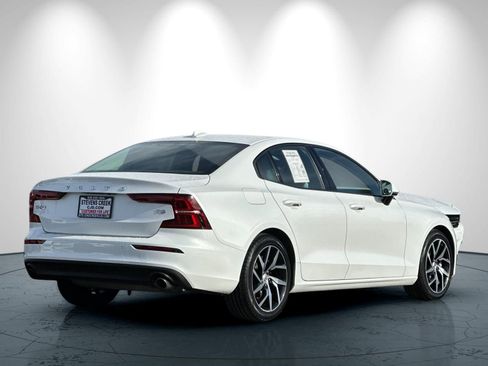 Used 2020 Volvo S60 T5 Momentum w/ Premium Package image 4