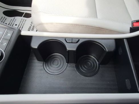 Used 2024 Hyundai Kona Limited image 29