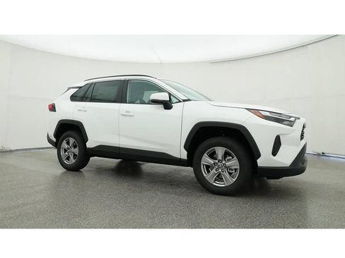 Used 2022 Toyota RAV4 XLE w/ Convenience Package FWD image 33