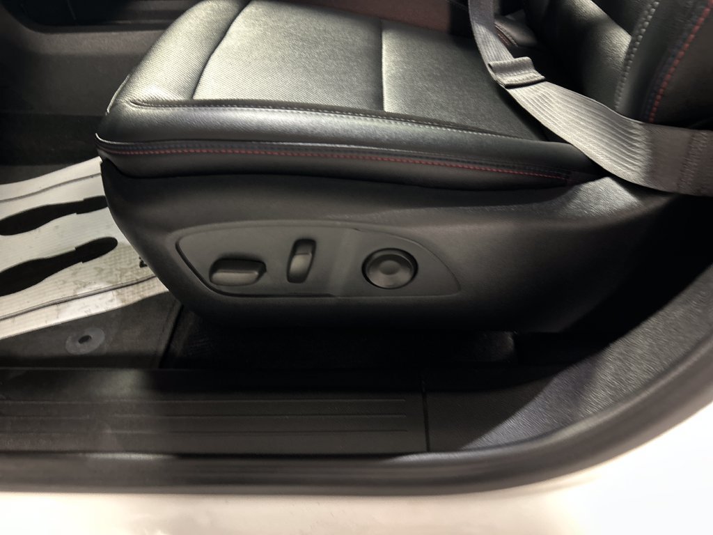 Used 2024 Chevrolet Equinox EV RS FWD image 13