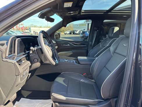 Used 2024 Cadillac Escalade Sport w/ LPO, ONYX Package image 22