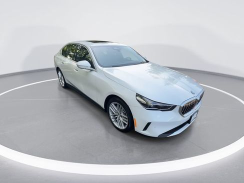 Used 2024 BMW 530i xDrive w/ Premium Package AWD/4WD image 2