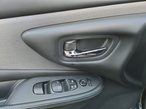 Used 2019 Nissan Murano SV w/ Premium Package image 15