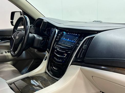 Used 2018 Cadillac Escalade Premium Luxury AWD/4WD image 23