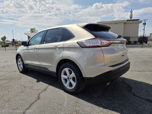 Used 2017 Ford Edge SE FWD image 3