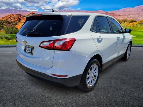 Used 2020 Chevrolet Equinox LS w/ LS Convenience Package image 4