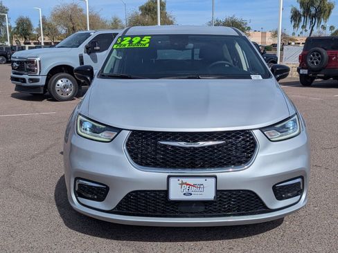 Used 2024 Chrysler Pacifica Touring-L image 27