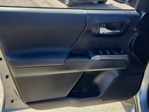 Used 2021 Toyota Tacoma TRD Off-Road image 15