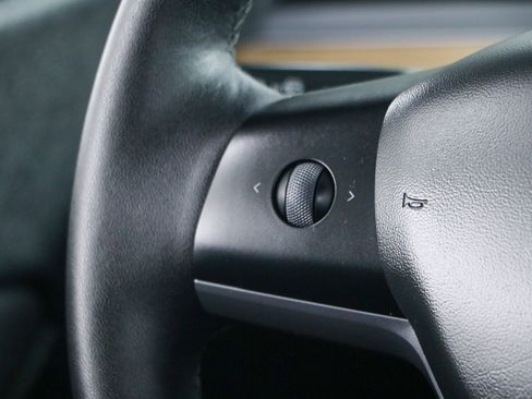 Used 2022 Tesla Model Y Long Range AWD/4WD image 13