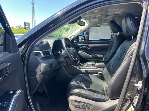 Used 2021 Toyota Highlander Platinum AWD/4WD image 17