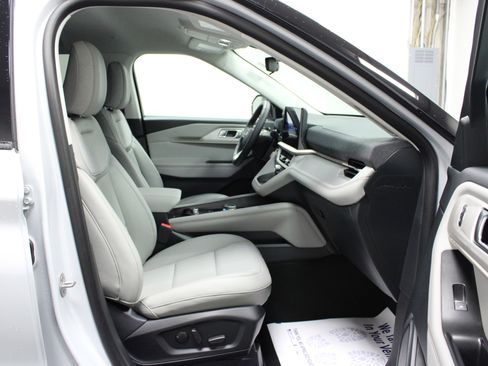 New 2026 Ford Explorer Active w/ Active Comfort Package image 17