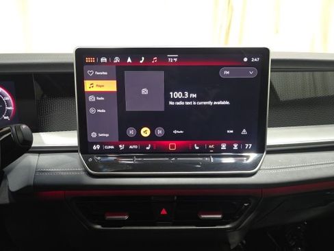 Used 2025 Volkswagen Tiguan SE R-Line image 20