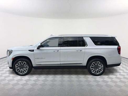 Used 2024 GMC Yukon XL Denali Ultimate AWD/4WD image 2
