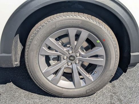 New 2026 Ford Explorer Active w/ Active Comfort Package image 12