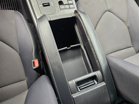 Used 2023 Toyota Highlander LE image 30