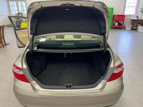 Used 2015 Toyota Camry LE image 40