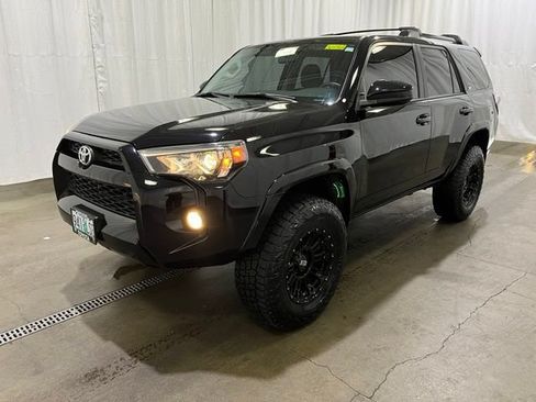 Certified 2019 Toyota 4Runner SR5 AWD/4WD image 8